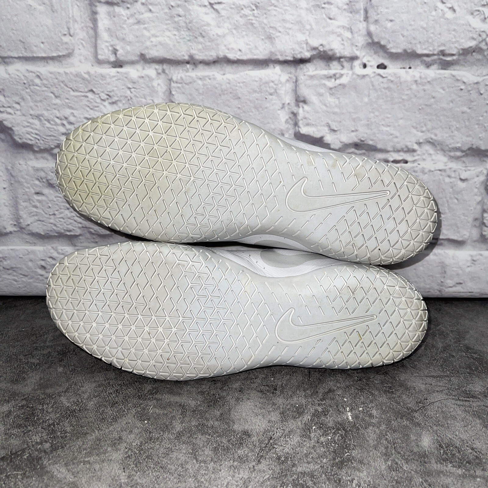 nike women's sideline iv cheerleading shoes