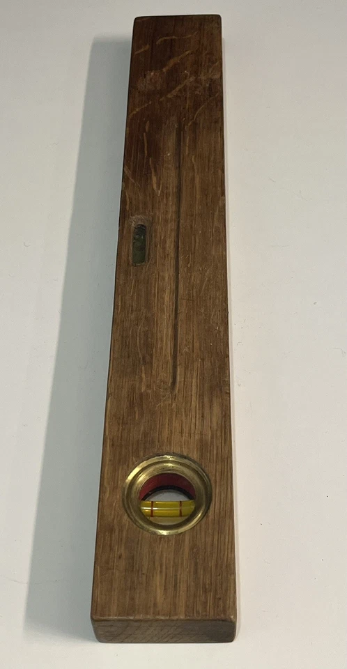 Outil Ancien niveau à bulles en bois art populaire. - Photo 2/4