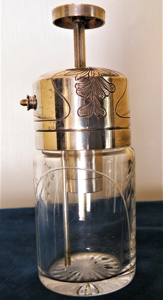 Vaporisateur à pompe argent et cristal gravé, fin XIXé, signé K Frères (3) - Photo 2/4