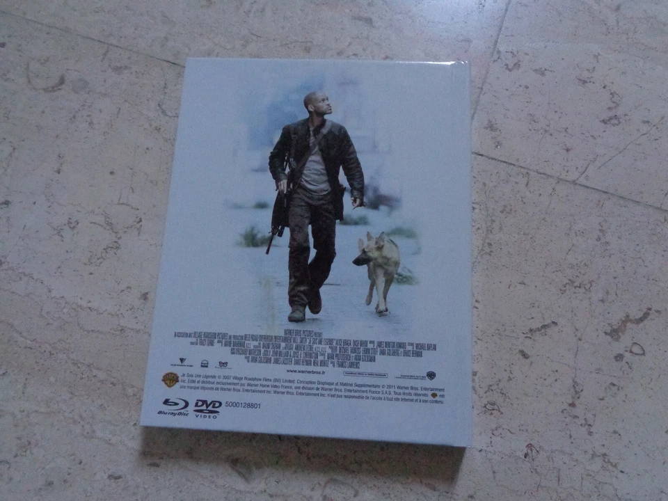 I AM LEGEND Will Smith *RARE*  OOP 2 Disc Blu-Ray & DVD Digibook with slipcover - Image 2 of 4