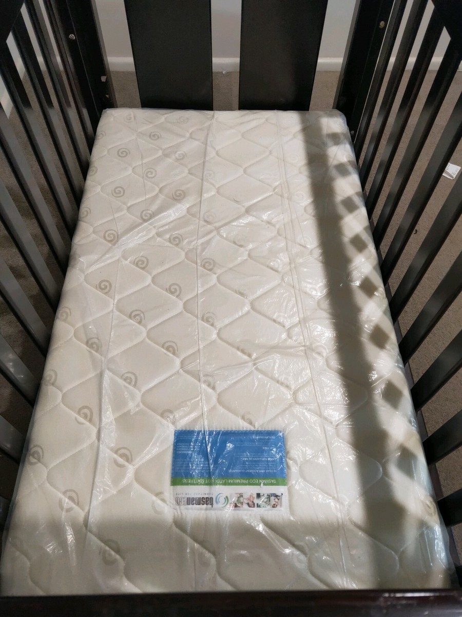 Tasman eco 3-1 Capri cot with adjustable rail and new mattress
