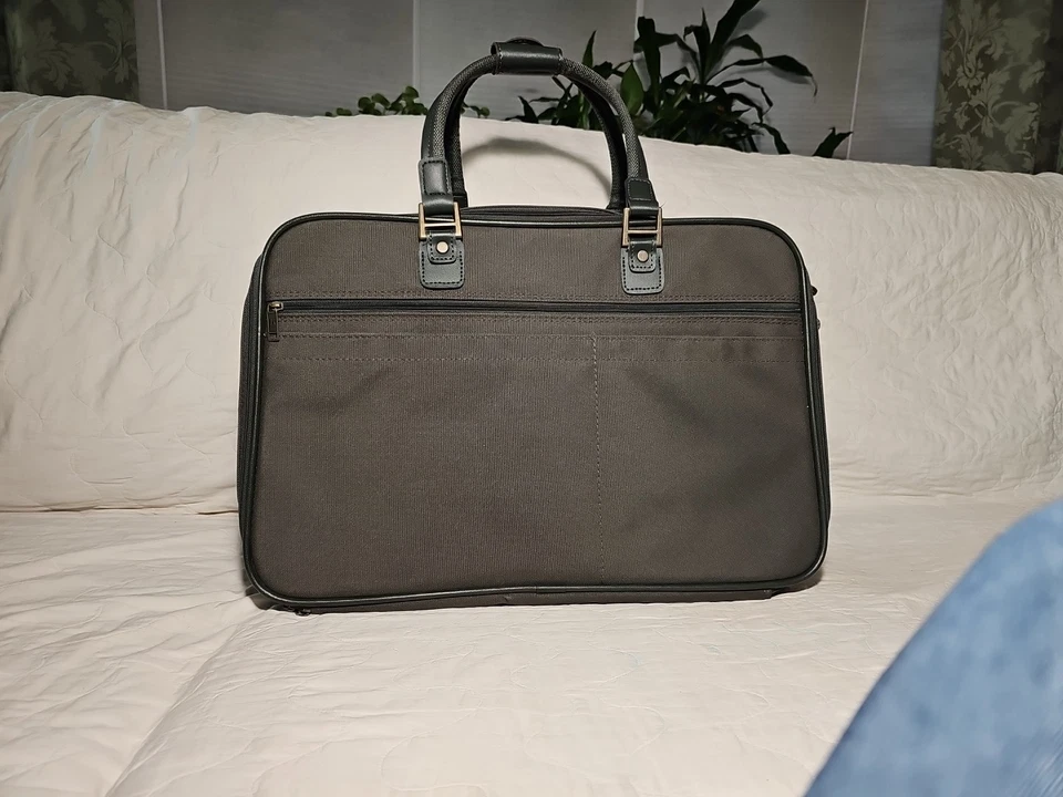 Maletín para computadora portátil American Tourister de colección resistente verde Foto 4 de 4