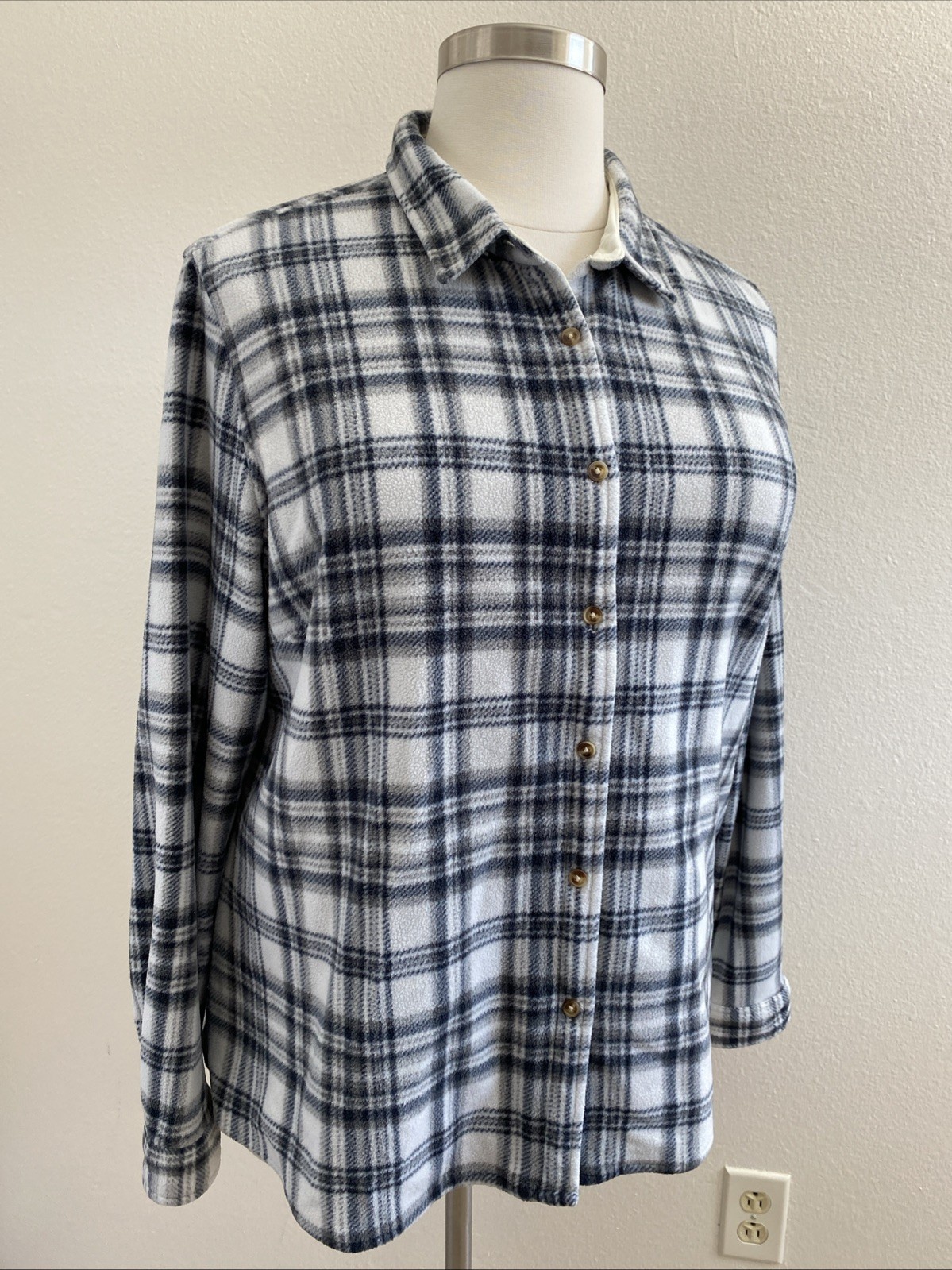 Victory Outfitters Soft Fleece Button Down Plaid Shirt. Women’s 2X