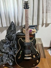Guitarra Eléctrica Semi Acústica Yamaha SAS-II Doble Corte Negra