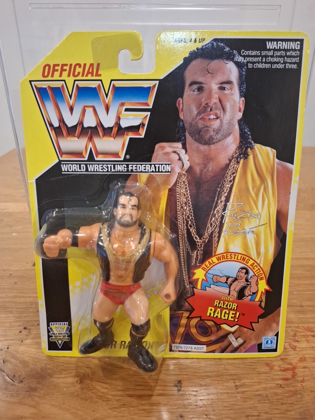 WWF Hasbro Razor Ramon Series 7 – on Card + Acrylic display case
