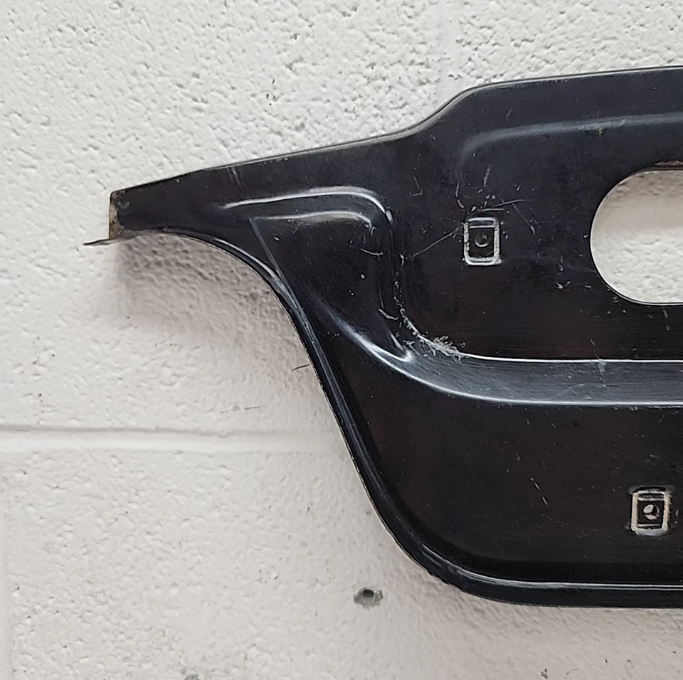 Panel de soporte de montaje de luz trasera derecha Mopar 55346270 1994-96 Jeep Cherokee (SVM152 Foto 2 de 4