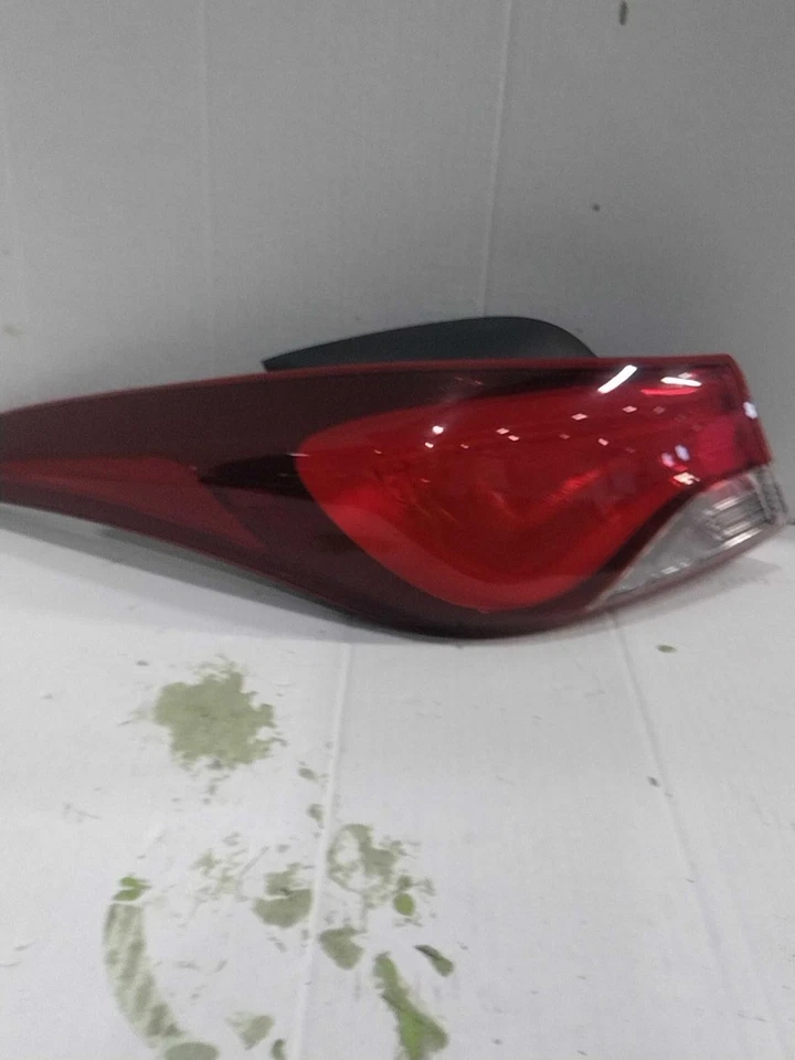 Conjunto de luz trasera izquierda Hyundai Elantra 2016 rojo OEM 503300 89 k millas Foto 2 de 4