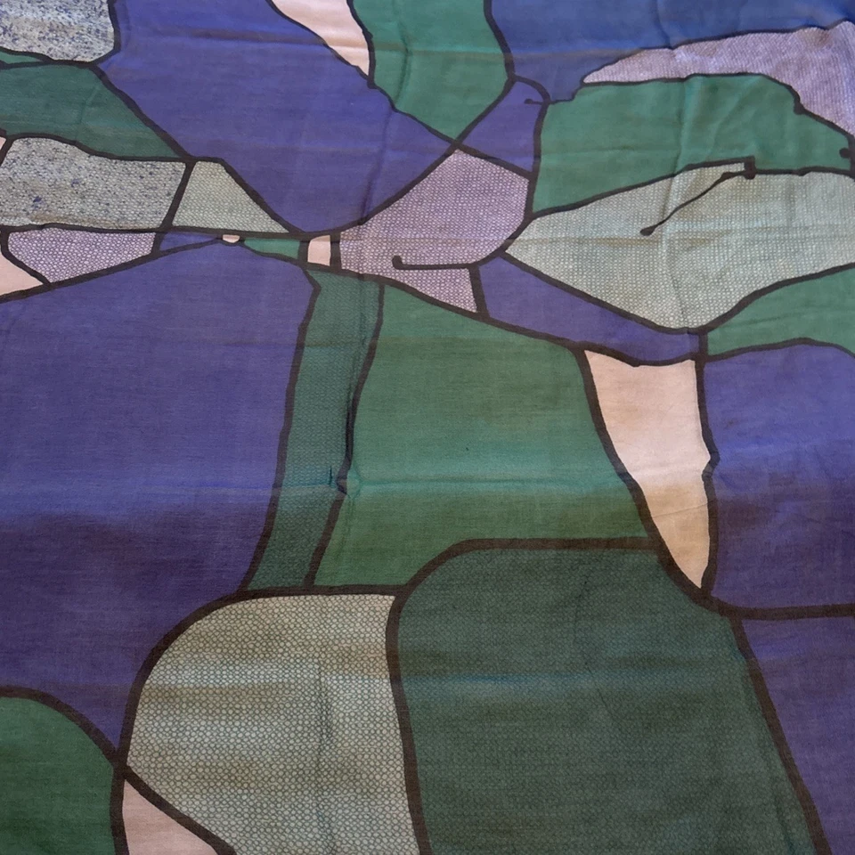 Bufanda cuadrada de seda muy Bradley con patrón geométrico transparente 30”x30” púrpura y verde Foto 3 de 4