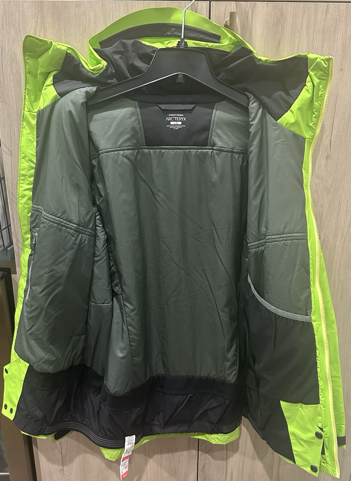 ARC'TERYX Giacca donna isolata Airah Arc’teryx nuova con etichetta. Titanite scura. Grande