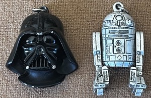Vintage 1977 Star Wars Charms R2-D2 Darth Vader metal