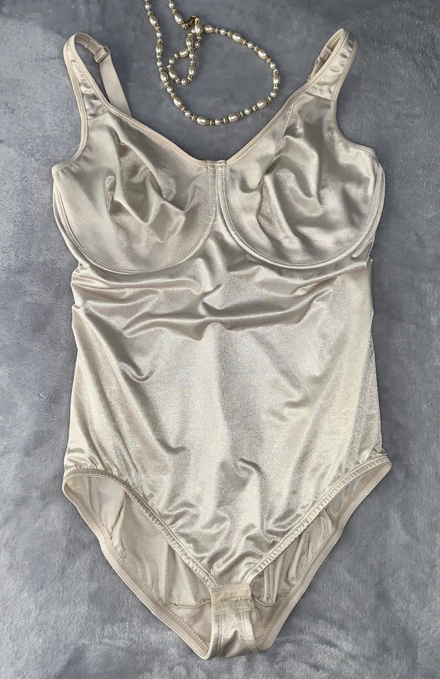 Sujetador de faja modeladora corporal satinado elástico brillante de colección todo en uno UW 42DD Foto 3 de 4