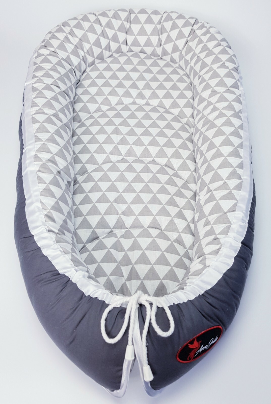 Baby nest pod cocoon XL SIZE 012 months HIGH QUALITY triangles white