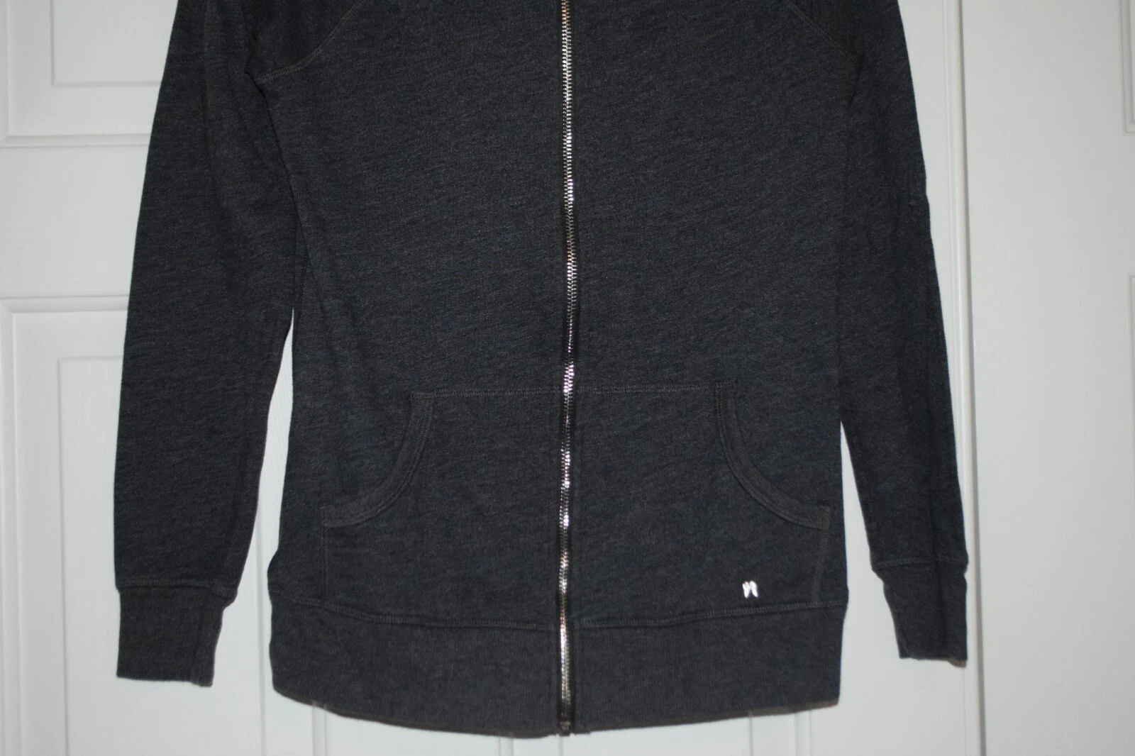 UNDERCOVER Giacca Victoria's Secret Angel taglia XS grigia con cappuccio e cerniera davanti Victoria's Secret