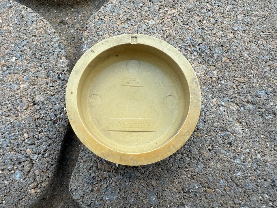 MITSUBISHI GALANT TAMPA CENTRAL DE RODA FABRICANTE DE EQUIPAMENTO ORIGINAL PRATA 1996 1997 1998 MR223989 - Imagem 2 de 2