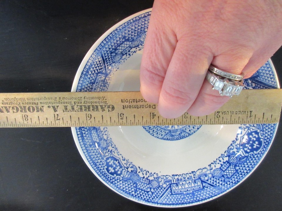 vintage Blue Willow Dinnerware service for 4 no markings Blue and White