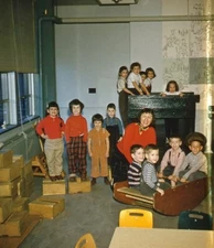 Vintage Stereo Realist Photo 3D Slide PLAY ROOM School Children