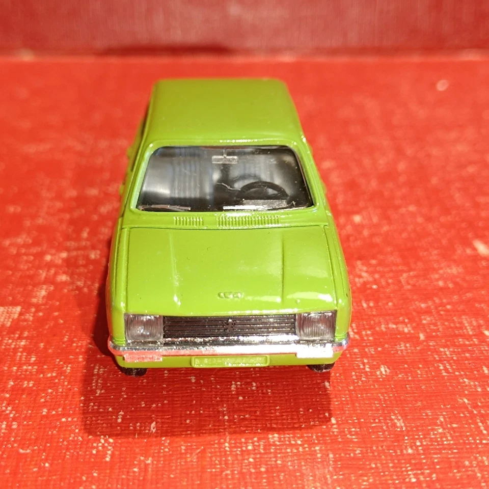 PEUGEOT 104 berline 5 portes 1/43 SOLIDO  - Photo 4/4