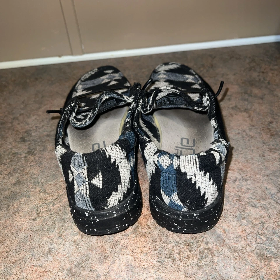 Zapatos sin cordones Hey Dude Wendy con estampado tribal azteca para mujer talla 5 Foto 4 de 4