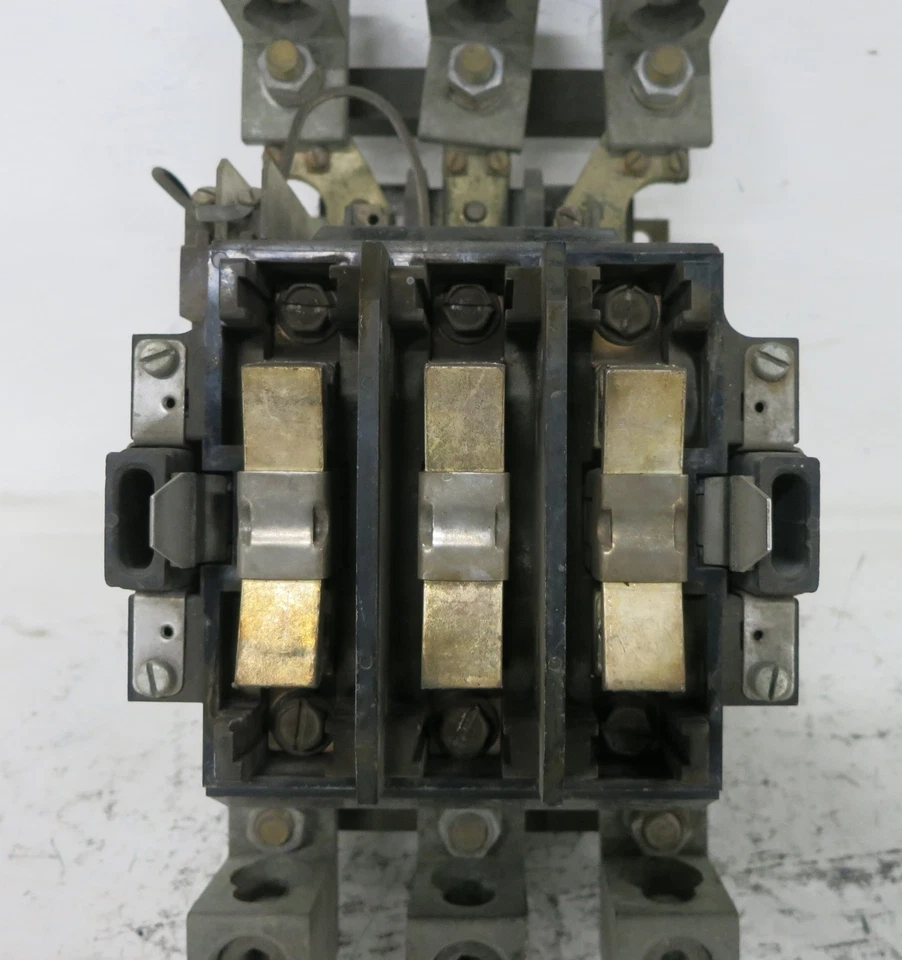 Contator de motor ITE A103G tamanho 5 bobina 480V 200 HP Gould I-T-E Imperial 480 VAC - Imagem 4 de 4