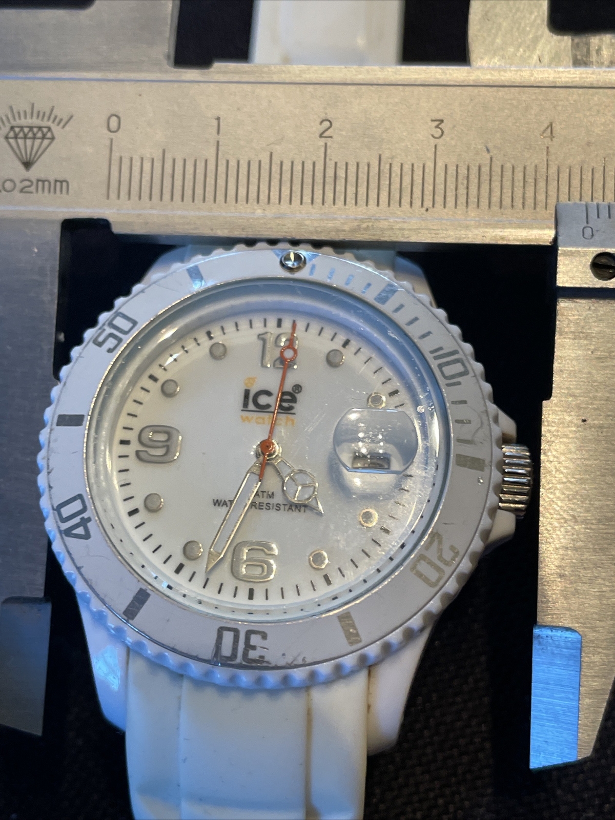 White ice watch stainless steel case back Running Nice Condition 44mm
