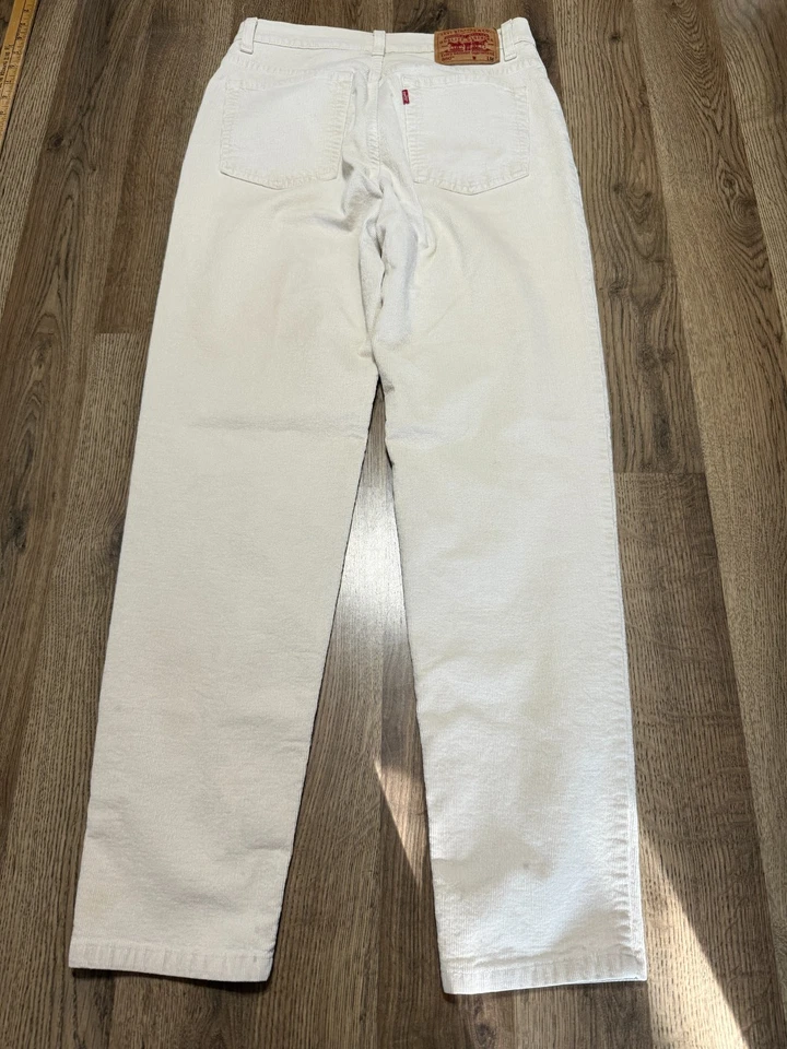 Pantalones Levi's 550, Para Mujer Talla 10M, Blanco, Pana, Calce Relajado, Pierna Cónica Foto 2 de 4