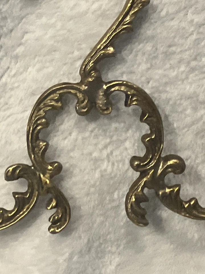 Cabide parisiense Victorian Trading Co. com ganchos para mordomo | Valet - Imagem 3 de 4