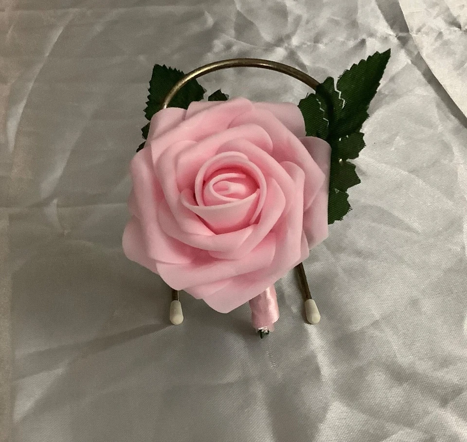 boutonniere rosa toque real... tú eliges el color Foto 3 de 4