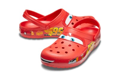  Size 5M/7W- Crocs Classic Clogs Lightning McQueen 2023- NEVER WORN- LIGHT UP 
