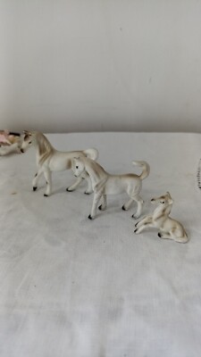 3 Vintage Miniatur Pferd Familie Figuren Bone China  
