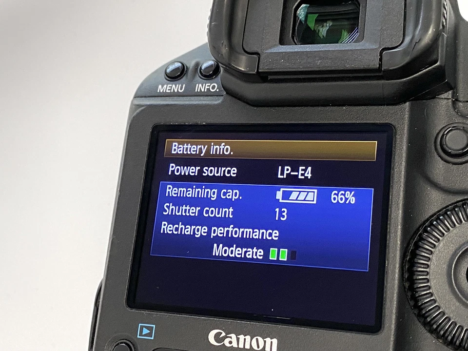 Canon EOS 1D Mark IV, photo 3 of 5