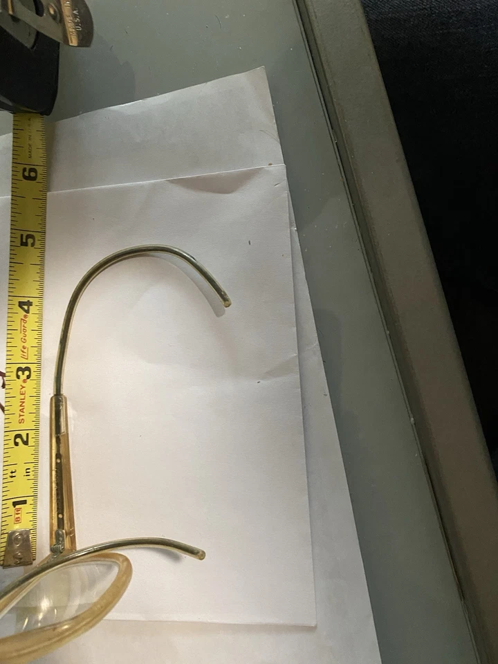 Gafas de seguridad Bausch + Lomb rubias. 5 5/8 de ancho. Lente transparente. Foto 3 de 4