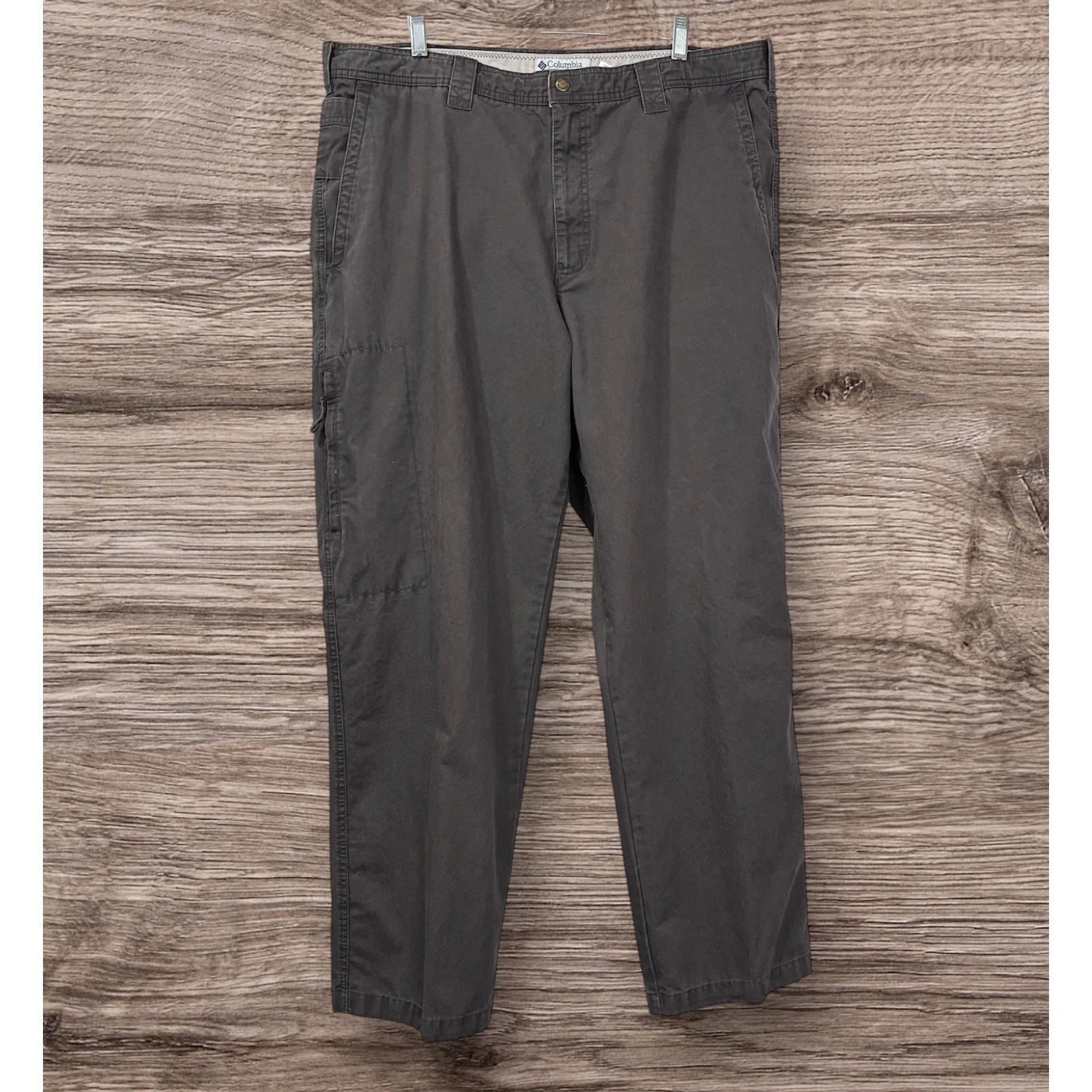 Columbia cargo pants Men's 40 Brown Pockets Logo Broken in Casual Camping Hiking