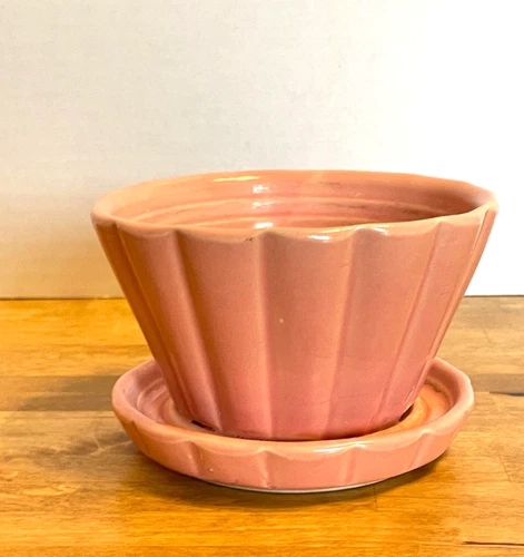 Vintage Shawnee Pottery USA  Planter with Saucer 463 - 3" - Pretty Pink