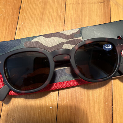 Ellen Degeneres Reader +2.25 Sunglasses with Case ~ great  ️