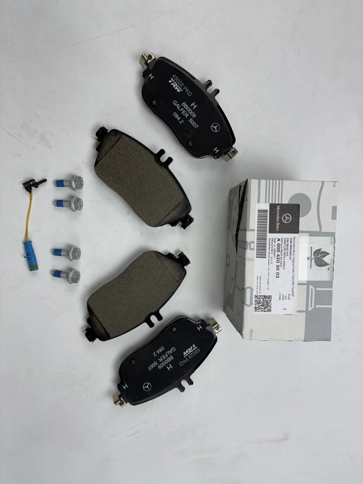 NEW Mercedes-Benz CLA250 CLA45 AMG GLA250 Genuine Front Brake Pad Set + Sensor - Image 2 of 2