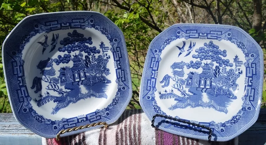 Blue willow top johnson brothers