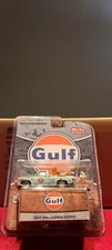 Greenlight - 1987 GMC Sierra K2500 Tow Truck (GULF OIL Weathered) with Figure