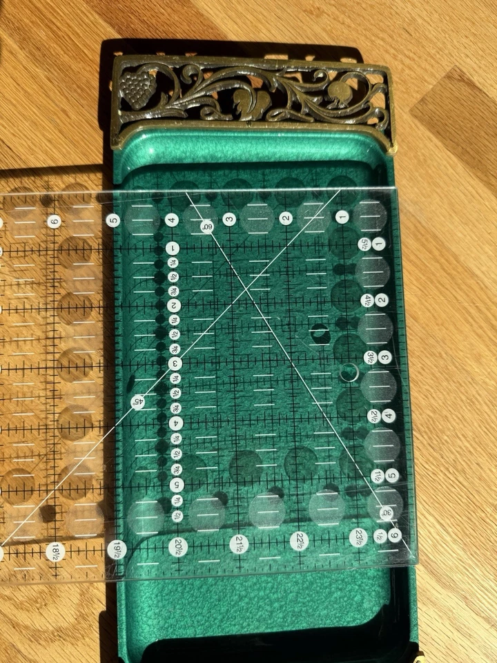 Beautiful Green And Gold Serving Tray Perfect For Bread Or Pound Cake - Image 4 of 4