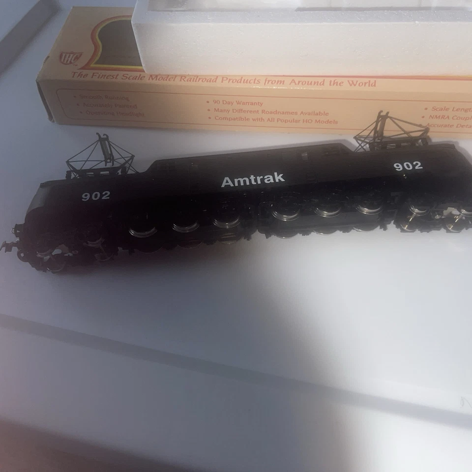 Электрический локомотив с электроприводом в масштабе HO IHC Amtrak GG-1 #902 DC - Изображение 3 из 4