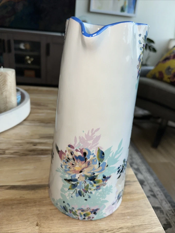 "Jarra floral Anthropologie 12"" Gardenshire blanca con flores a cuadros usada" Foto 3 de 4