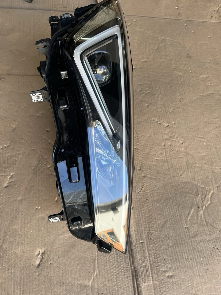 Seat Leon LED Scheinwerfer rechts 5FB941008G 90188326 - Bild 2 von 4