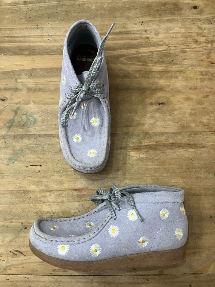 Clarks Wallabee Nube Gris Bordado Flores Niñas Talla 3 Foto 2 de 4