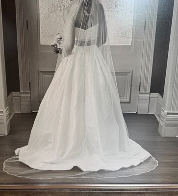 Sophia & Camilla white, size 4 wedding dress in good condition.