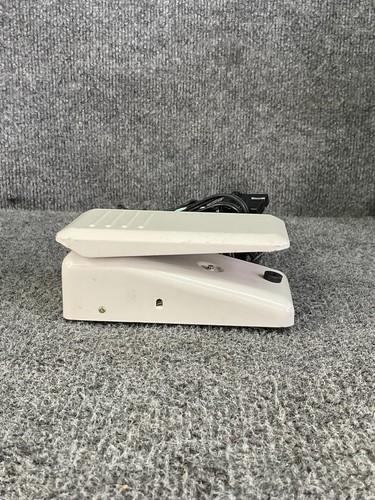 JCPenney 6928 Deluxe Precision Built Zig Zag Sewing Machine 🧵 With Foot Pedal - Picture 10 of 24