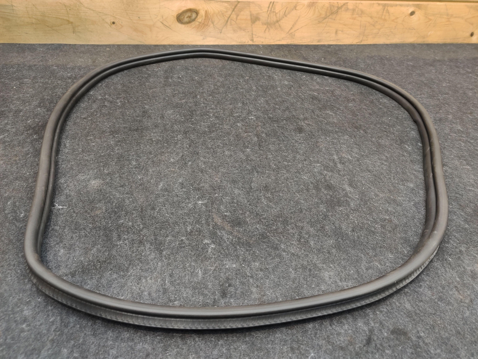 Rear Trunk Lid Weather Strip Rubber Gasket Seal 51007404717 OEM BMW i8 2014-19
