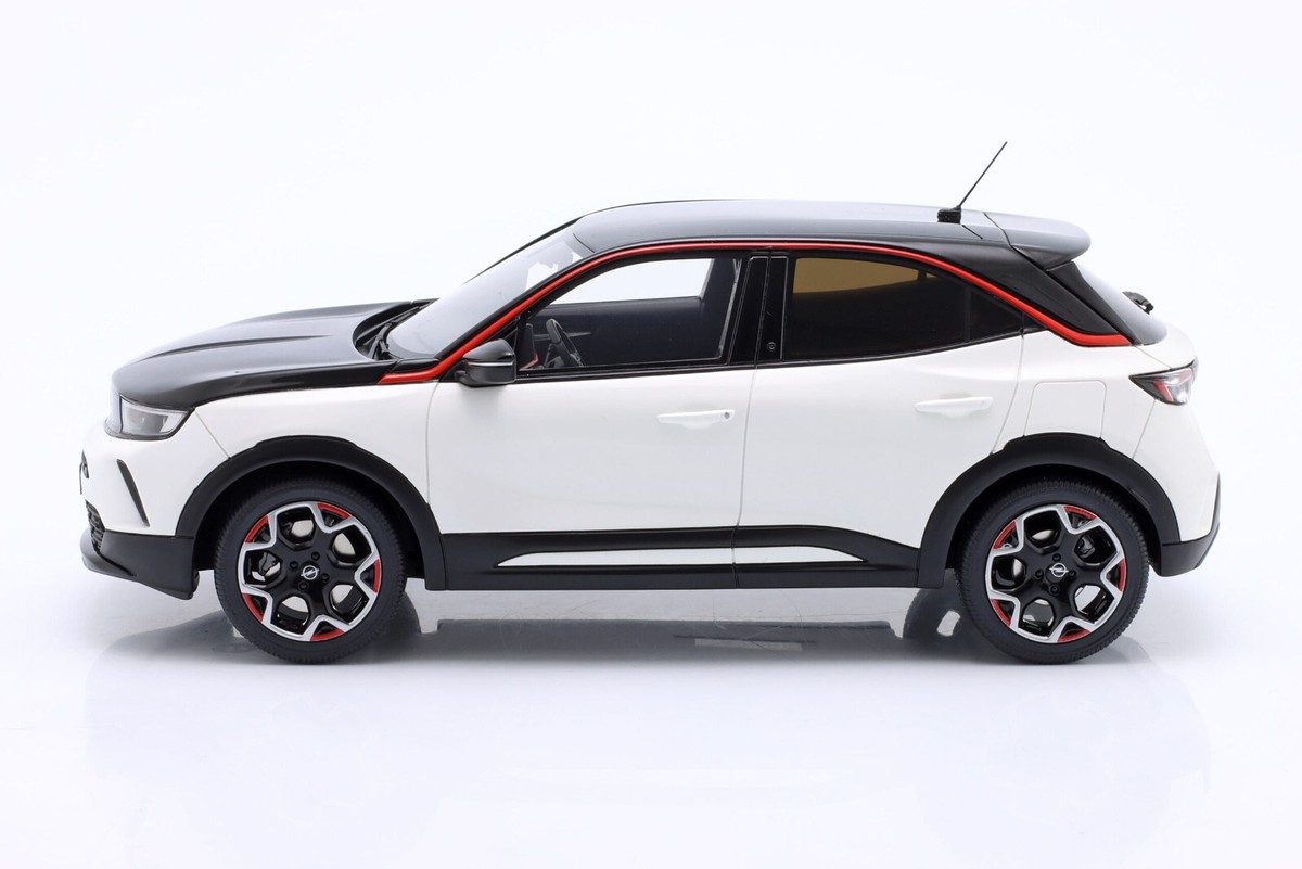 1/18 オペル モッカ E GS 2021 グリーン オットーモビル製ミニカー 1/18 オペル モッカ E GS 2021 グリーン オットーモビル製