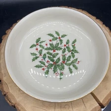 Lenox HOLIDAY Holly Berry Vintage 7 1/2 In Wide 1 1/2in Deep Serving dish