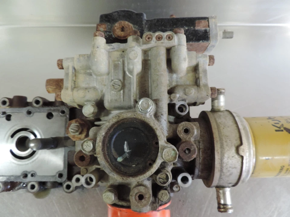 Kubota RTV500 2013 bomba hidrostática bomba hidráulica colector de válvula Foto 2 de 4