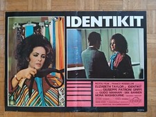Identikit (Elizabeth Taylor) Fotobusta originale Italia (1974) Cm 45x70.  Rara