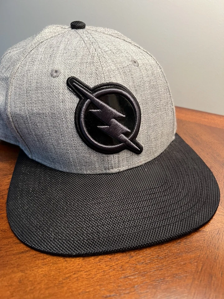 Регулируемая бейсболка Ball Cap Flash Fastest man Alive серая и черная - Изображение 2 из 4